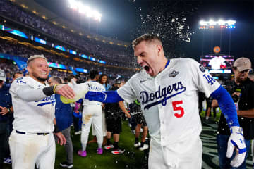 フリーマンが絶賛「ショウヘイを表現する形容詞はもうない」大谷翔平 PS新記録4打席連続申告敬遠