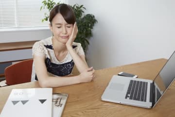 職場のPCに“アダルト動画”アイコンが3日連続出現！ 犯人は上司？ 人事に相談したら職を追われることになった女性