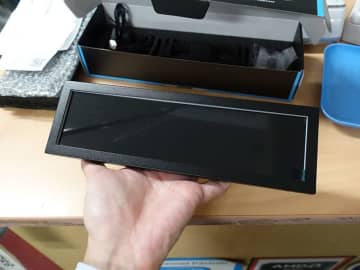 Lian Liの細長8.8型ユニバーサルスクリーン「SM088」が発売