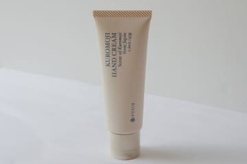 日本の森から生まれたアロマ「yuica」あなたの手と心を癒す恵み『KUROMOJI HAND CREAM』新発売