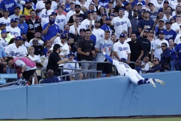 「キケさすがだ！」ド軍外野手K・ヘルナンデスが大谷翔平を援護！ 初回から飛び出したスーパーキャッチにファン喝采「最高のスタート」「気迫のプレー！」