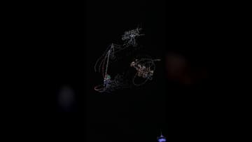 アウトドアスポーツ産業大会開幕式でドローンショー　中国雲南省大理市