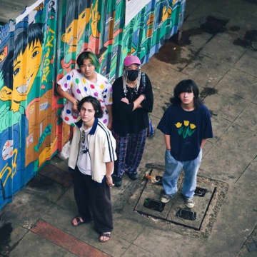 結成10ヶ月のギターレス4ピースバンド・めっちゃ美人、1stシングル「W.H.A.T」リリース