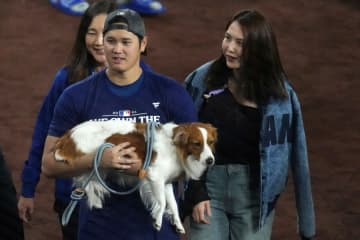 大谷WS初の二刀流…真美子夫人も駆けつけ応援　背番号17で見守る、夫人会が投稿