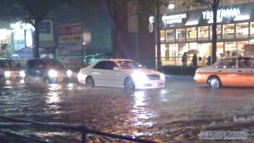 「ドアの破損、浸水被害…」とんでもないリスク、危険エリアには絶対に駐車しない判断も必要。電装系トラブルは復旧が難しい場合も…