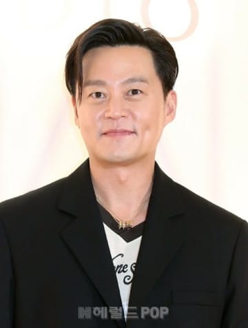 俳優イ・ソジン、“結婚寸前ともウワサされた”元カノのキム・ジョンウンが忘れられない？破局して17年になる一方で…