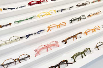 「1か月で600本以上が売れる」話題の老眼鏡専門店。誰もが「こういうのが欲しかった！」と思う秘密は？