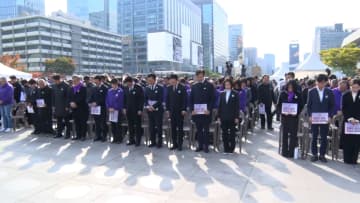 韓国・梨泰院 159人死亡雑踏事故から3年　ソウル中心部で追悼のサイレン　遺族は追加調査求める