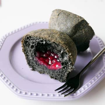 真っ黒な新作の正体は？！【スタバ】「秋の新作フード」が気になるーーーッ！！