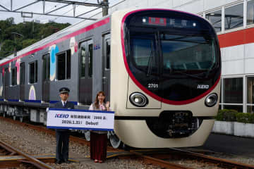 ベビーカーと車椅子を気兼ねなく持ち込める「ひだまりスペース」搭載。子育て世代にアピールする京王電鉄2000系を見てきた