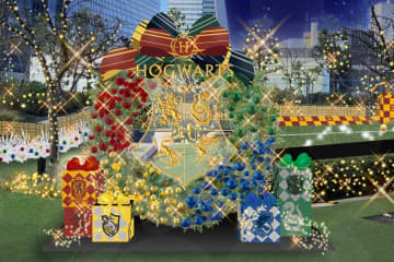 大名古屋ビルヂング「ハリー・ポッター」クリスマスイルミネーション、天空のツリーやホグワーツ4寮リース