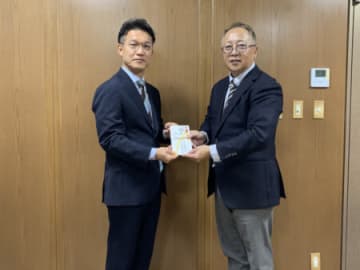 大分県遊協、車いすマラソン大会に10万円寄付