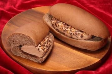 ローソン×トップス「チョコ尽くしスイーツ」チョコクリームシフォン＆ダブルクリーム入りコッペパン