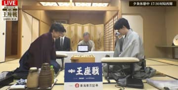 藤井王座VS伊藤叡王、大激戦の最中…夕食に登場した“もちもち銘菓”にファン歓喜「山梨だからね」「おいしそう」