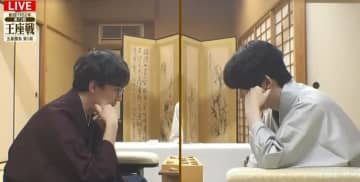 藤井王座のタイトル死守か、伊藤叡王の奪取か…運命の最終局は均衡状態のまま夜戦へ突入！／将棋・王座戦第5局