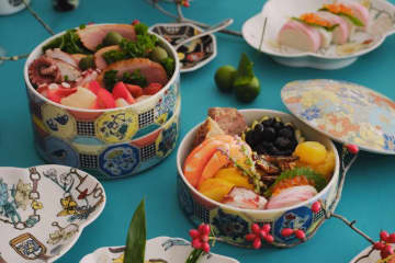 アフタヌーンティー・リビング”馬具”モチーフのカラフル食器、ナタリー・レテとコラボ