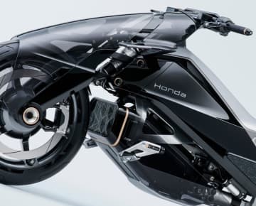 ホンダ「EV OUTLIER Concept」世界初公開　2030年以降の“バイクのカタチ”を提示