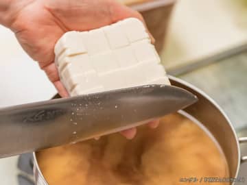 みそ汁の豆腐と油揚げ、いつ入れるといい？　日本豆腐協会が作り方をアドバイス