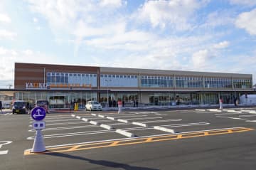 ヤオコー／埼玉県「岩槻本丸店」オープン、ファミリー層取り込み売上25億円目指す