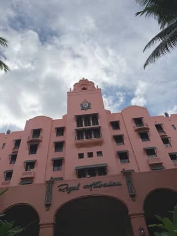 細川直美、ハワイの老舗ホテルを訪問し絶賛「全部がピンクで可愛い」