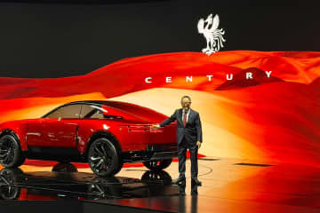 トヨタ“新たなセンチュリー”に海外メディア殺到「すごい」　ホンダは社長が自ら買った“渾身の愛車”を熱弁