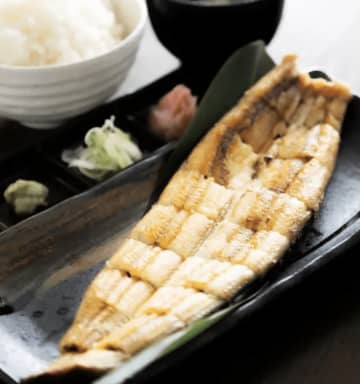 鰻の成瀬から新ブランド爆誕！「鰻と酒 成瀬」が滋賀・東京に続々オープン！自家製ポテサラ、ピッツァなど“鰻おつまみ”で一杯！