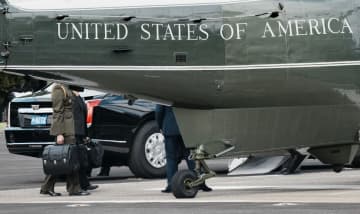 大統領ヘリに「核のボタン」？　米軍関係者搬送か