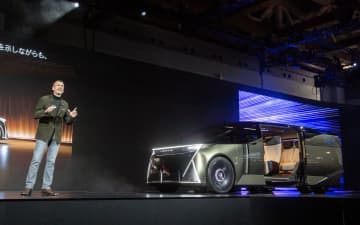 レクサス、「LSコンセプト」世界初公開 「6輪になるなんて想像もしていなかったのでは？」