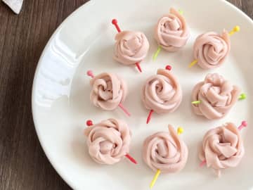 お弁当のプチおかずにも♪「魚肉ソーセージのばら」の作り方