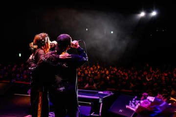 【ライヴレポート】清春、恒例誕生日公演＜The Birthday＞にTOSHI-LOWのサプライズも「マジで嬉しい！」