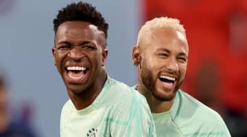 浮気騒動で謝罪の25歳スター選手、インフルエンサー彼女との2ショット投稿！「ぞっこんだな」とネイマールも反応