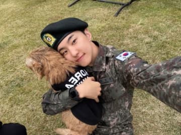 SEVENTEEN ホシ、入隊後初めて近況を公開！基礎軍事訓練の終了を報告「皆さんの手紙が大きな力に」