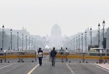 インド首都で人工降雨実験　大気汚染の緩和狙うも不発