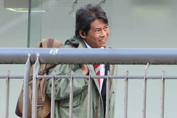 《スタッフも心配》織田裕二『踊る』新作撮影現場を目撃…新宿駆ける全力奔走も見せた“疲れた表情”