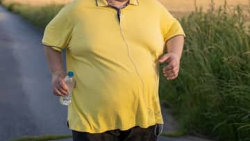 男性の乳房が膨らむ症状、原因は皮下脂肪だけじゃなかった