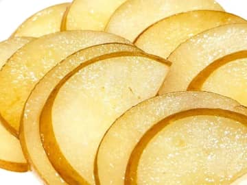 いつもの梨がワンランクアップ　バターで焼いたらぜいたくスイーツに！【秋に食べたいレシピ】