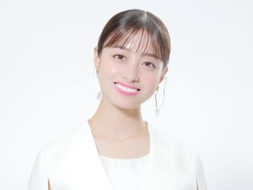 橋本環奈、スーツが似合う大人女子な姿をファン大絶賛「かっこいー！」「真っ黒！大人ぽいです！」