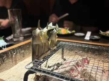 【西宮】全卓に囲炉裏！見て食べて楽しい“炉端焼き”で絶品海鮮を♪