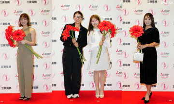 渋野日向子、都玲華らがドレスアップ　百花繚乱の国内女子ゴルフ前夜祭が開催