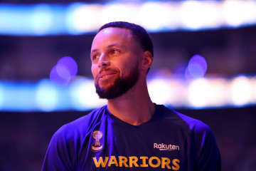 「調子が悪い試合でも、正しいエネルギーを」カリーがウォリアーズの若手に求める姿勢「僕らはそこから活力を得ている」＜DUNKSHOOT＞