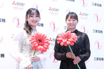 ホステスプロの稲垣那奈子と吉沢柚月が2ショット披露「華やかなドレスを選びました」