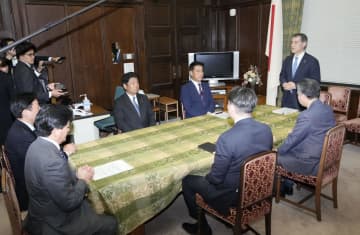 自維公、高校無償化の制度で合意　就学支援金、外国人学校は対象外