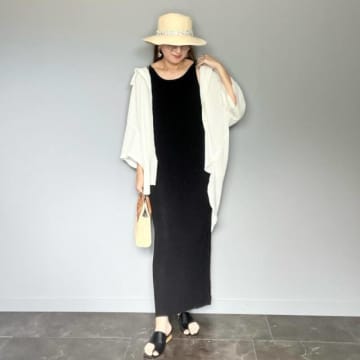 ワンピースにシャツを羽織るだけでおしゃれ！大人のレイヤードコーデ術