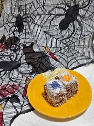 めちゃ旨！話題の関西万博スイーツを手作り！ハロウィンカラーのオレンジ＆紫のラミントン！