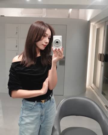 2025秋の流行りは「オフショルダー」！ 今押さえておくべきトレンドファッション【レディース】