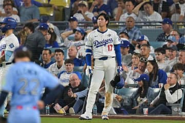 ド軍本拠地で「にじみ出るオーラ」の超大物アスリート発見　妻とともに来場「すごい…Wow！」