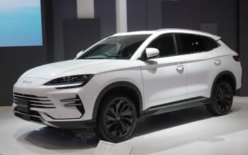 BYD、日本初公開のPHEV「シーライオン6」 スーパーハイブリッド「DM-i」搭載のエンジンルームやスペック公開