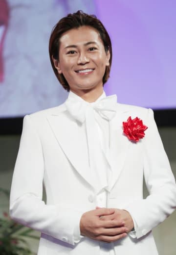 氷川きよし「温泉に」入浴中の姿を披露→「背中がすごく美しい」「思わずドキドキ…」SNSクギ付け