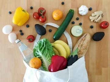 栄養価は下げず食費だけを減らす！元家庭科教師が実践する「かしこい食品の選び方」4つ