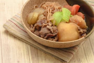 伝説の家政婦・タサン志麻が伝授、『我が家の肉じゃが』が”感動級の旨い”と話題！あっさり味でも旨味たっぷり…新感覚『大人の肉じゃが』に主婦も大注目「今まで自分が何度も作ってきた肉じゃがに比べてとても美味しかった…」「素材を生かした優しい味つけで本当に美味しかった」